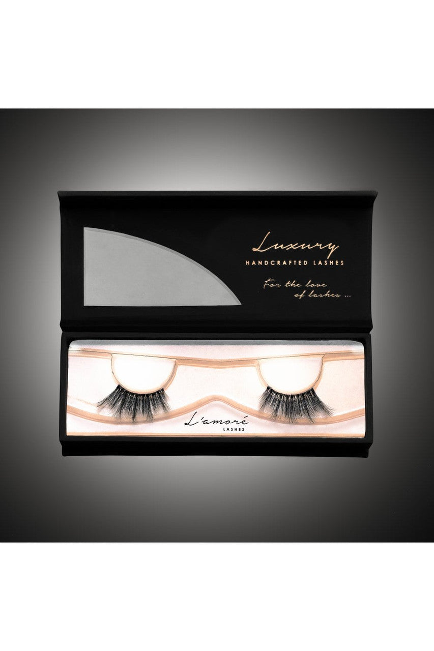 L'amore Lashes ~ Luxury Silk Lashes ~ LORENZA